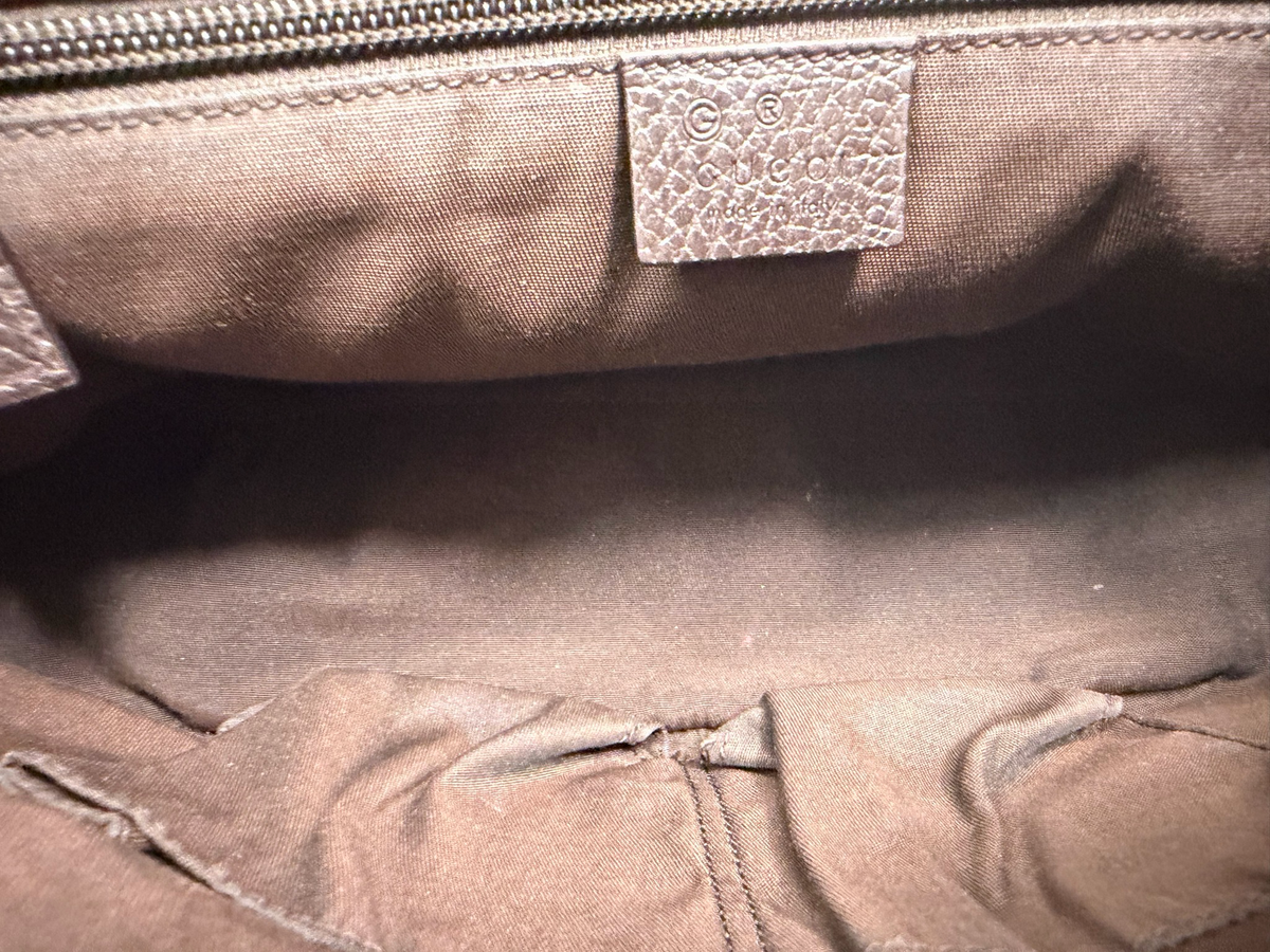 Gucci Monogram Supreme Canvas Flap Measenger Sling