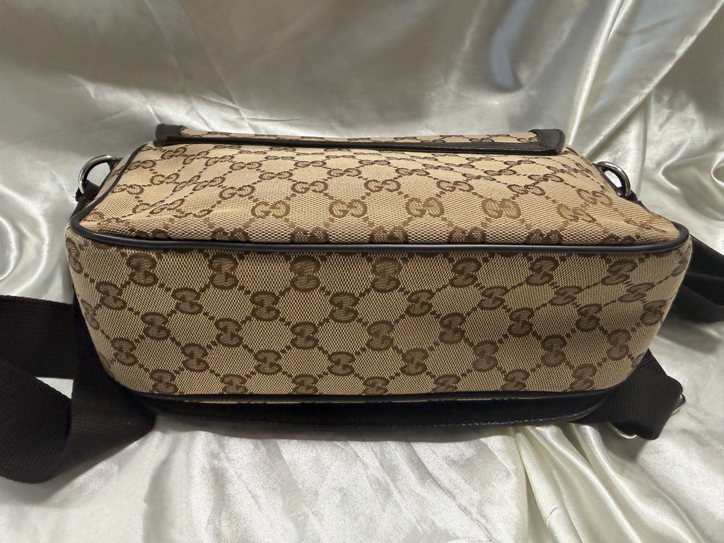 Gucci Monogram Supreme Canvas Flap Measenger Sling