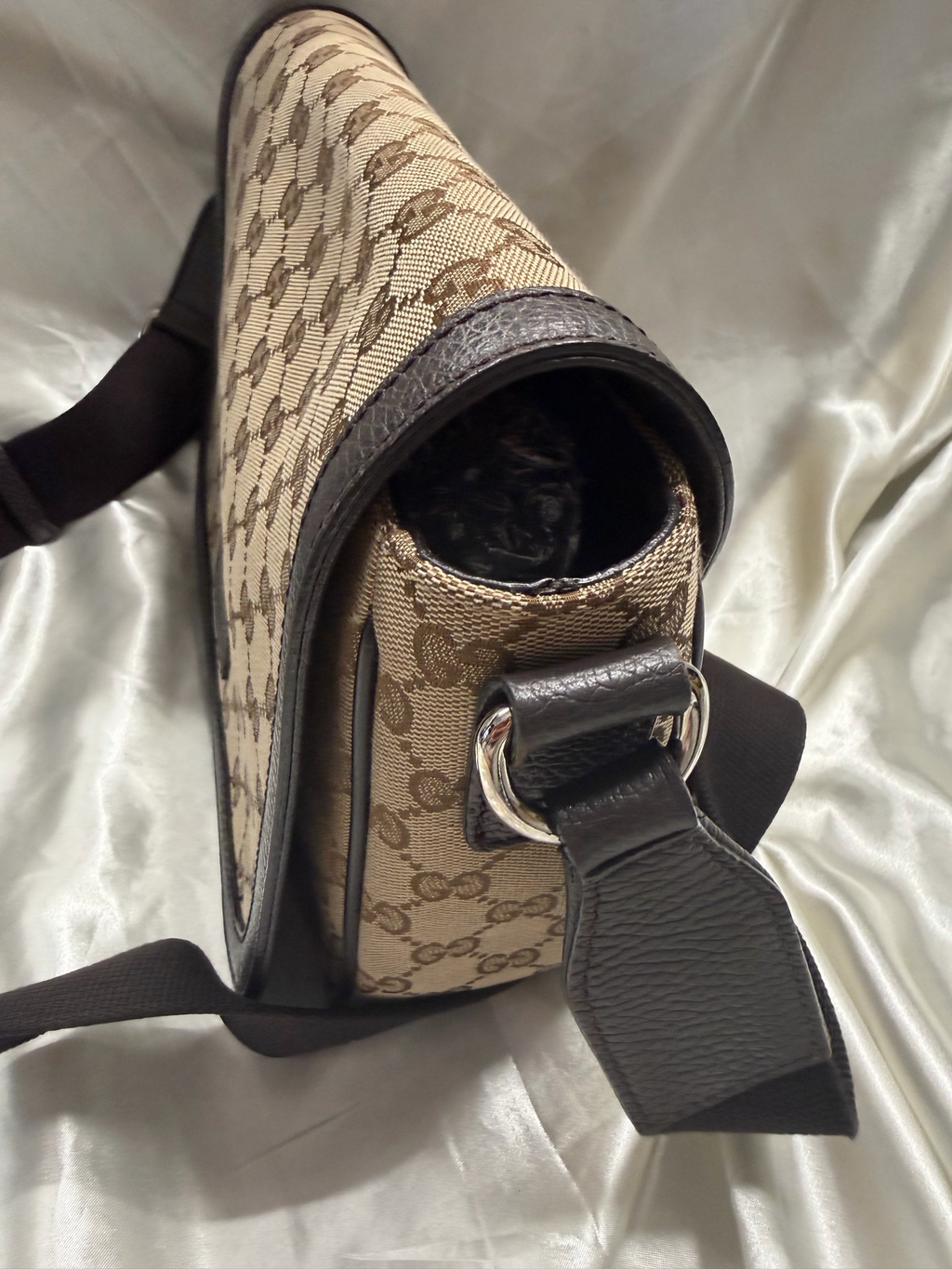 Gucci Monogram Supreme Canvas Flap Measenger Sling