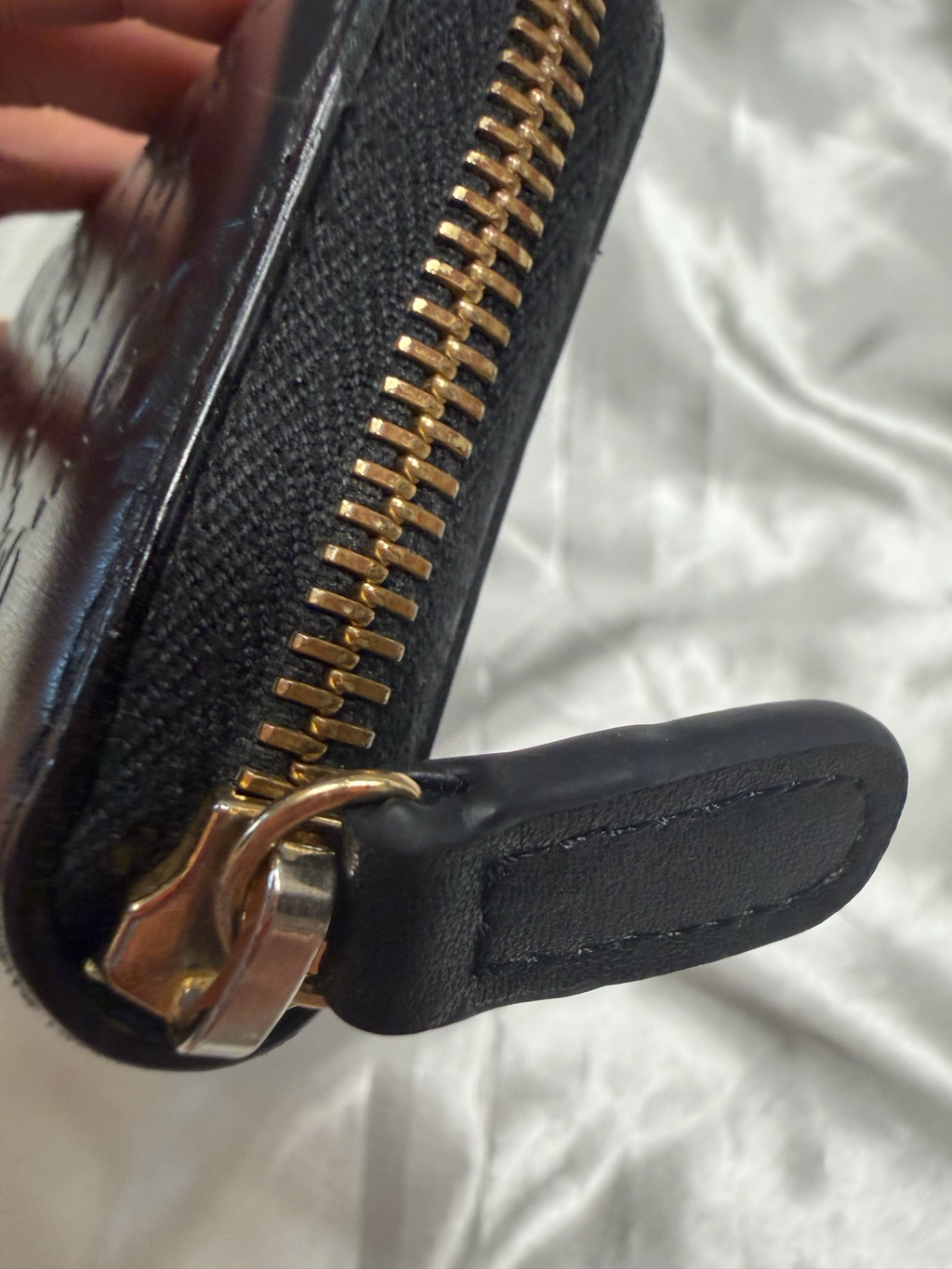 Gucci Monogram Leather Guccissima Ziparound Coin Case in Black