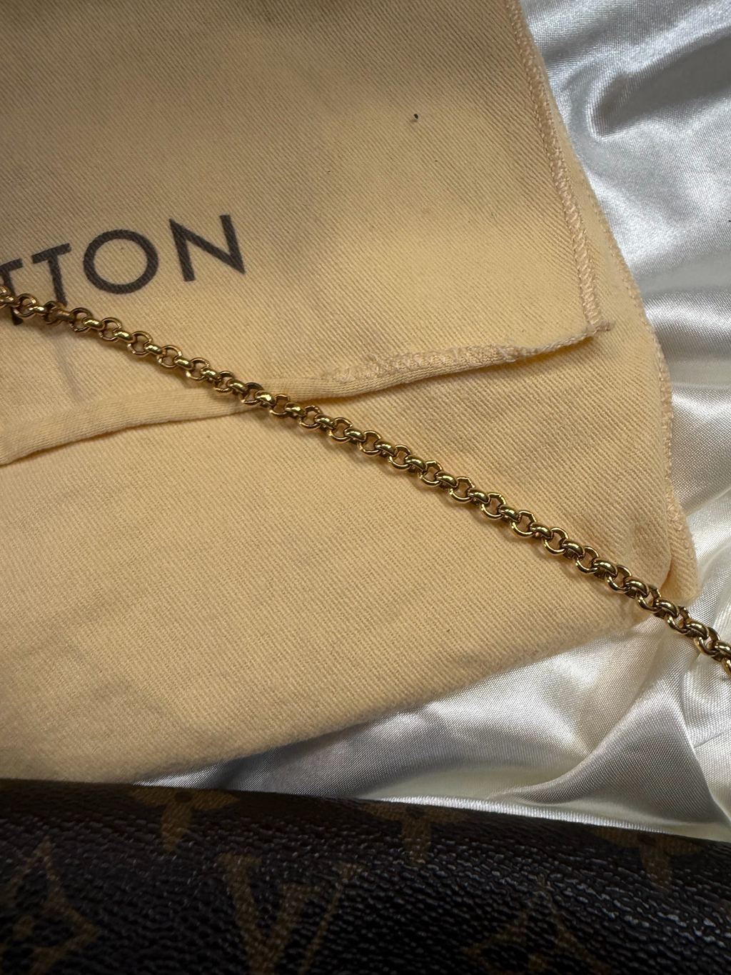 Louis Vuitton Monogram Canvas Favorite Mm Clutch Crossbody Sling