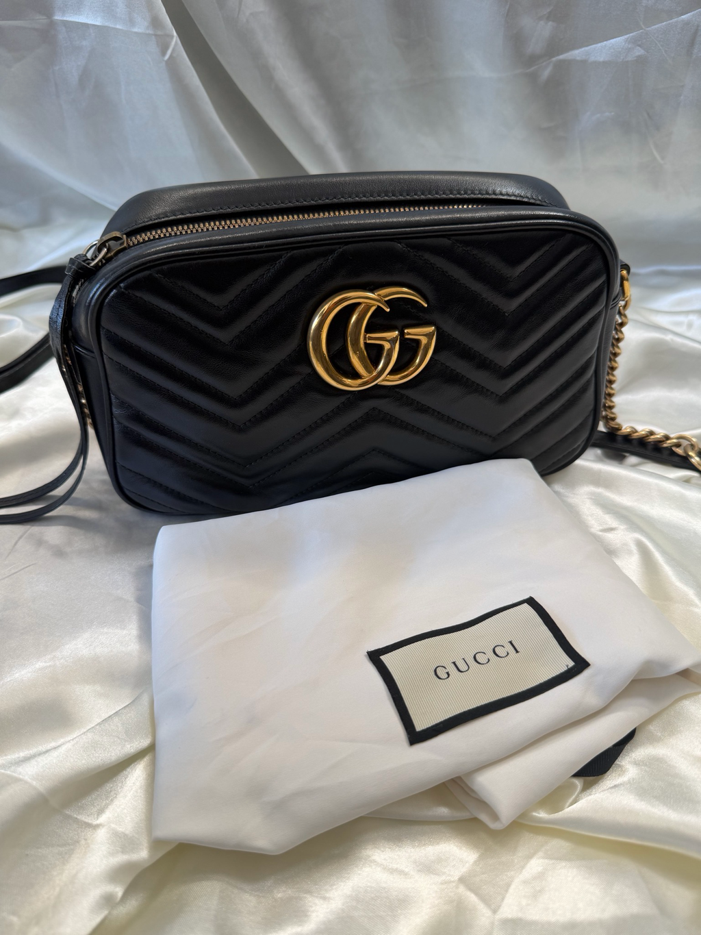 Gucci Marmont Small Crossbody Camera Sling in Black