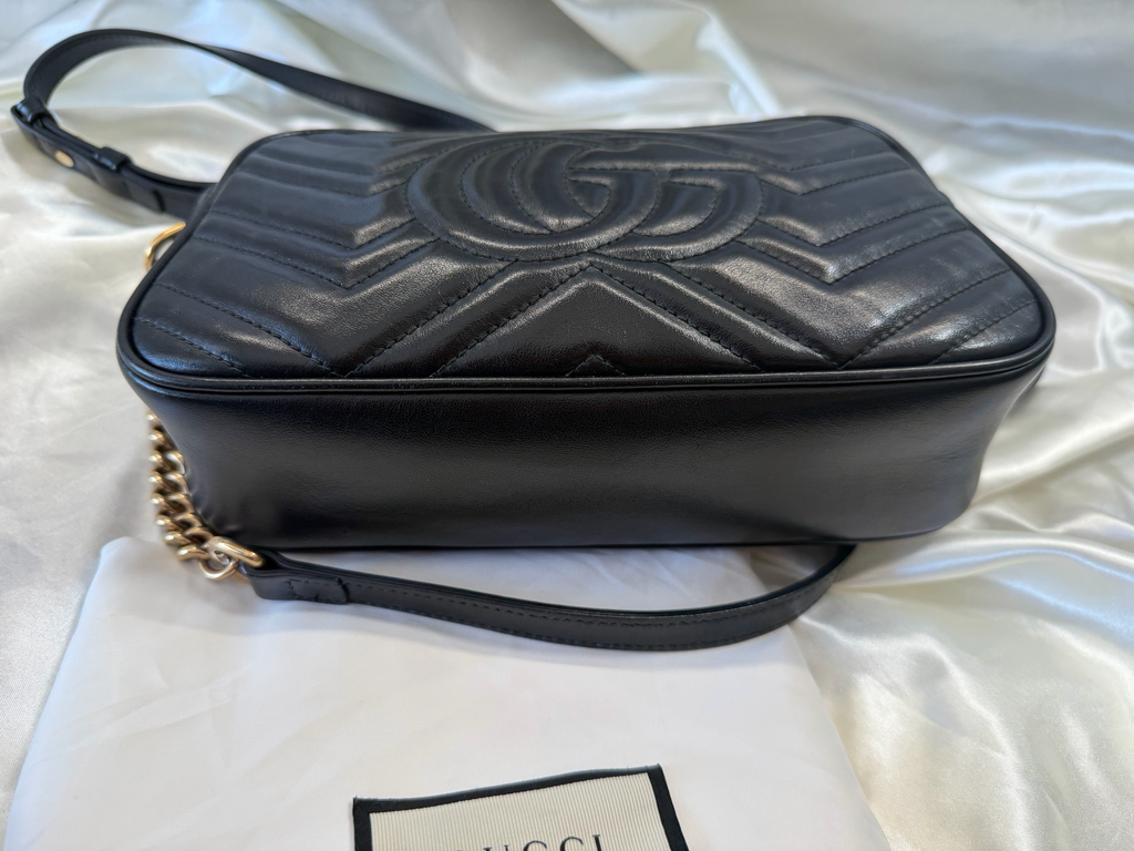 Gucci Marmont Small Crossbody Camera Sling in Black