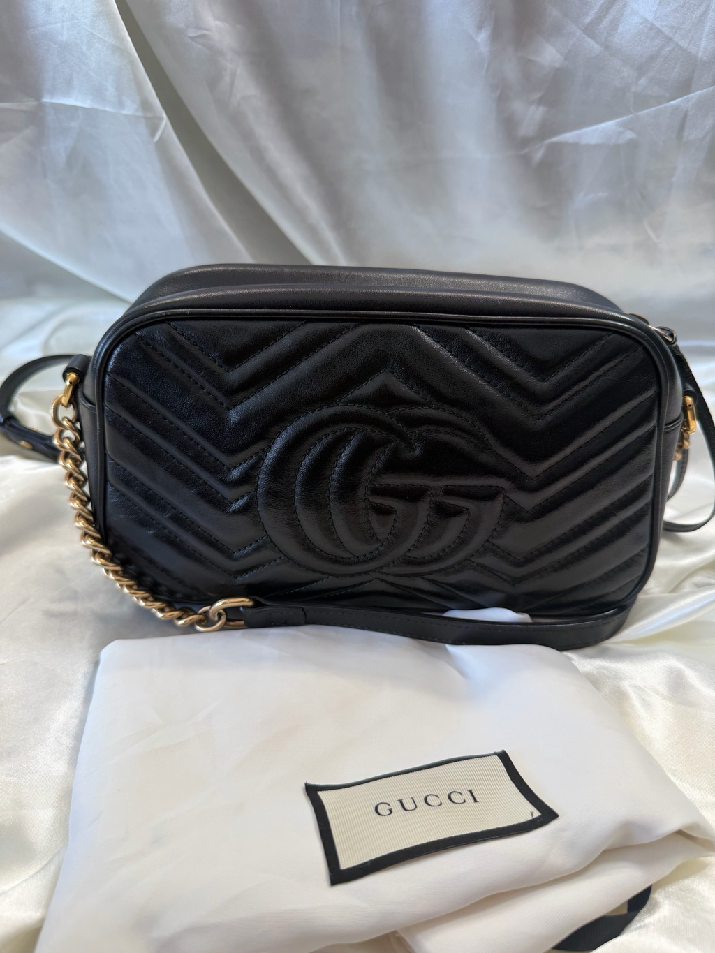 Gucci Marmont Small Crossbody Camera Sling in Black