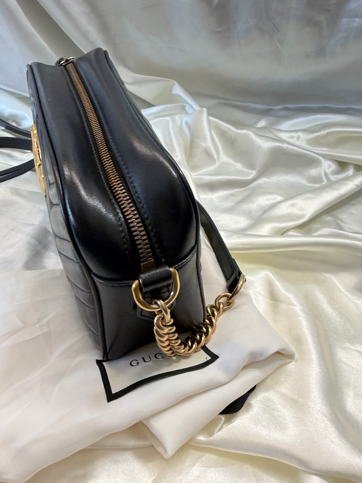 Gucci Marmont Small Crossbody Camera Sling in Black