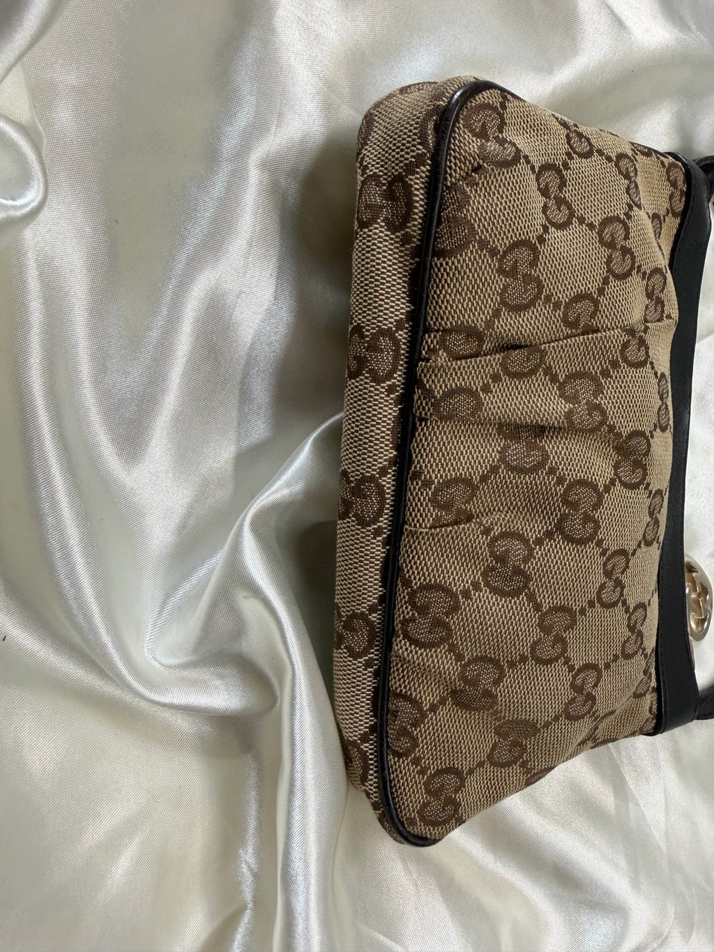 Gucci Lovely Heart Pochette Crossbody Sling