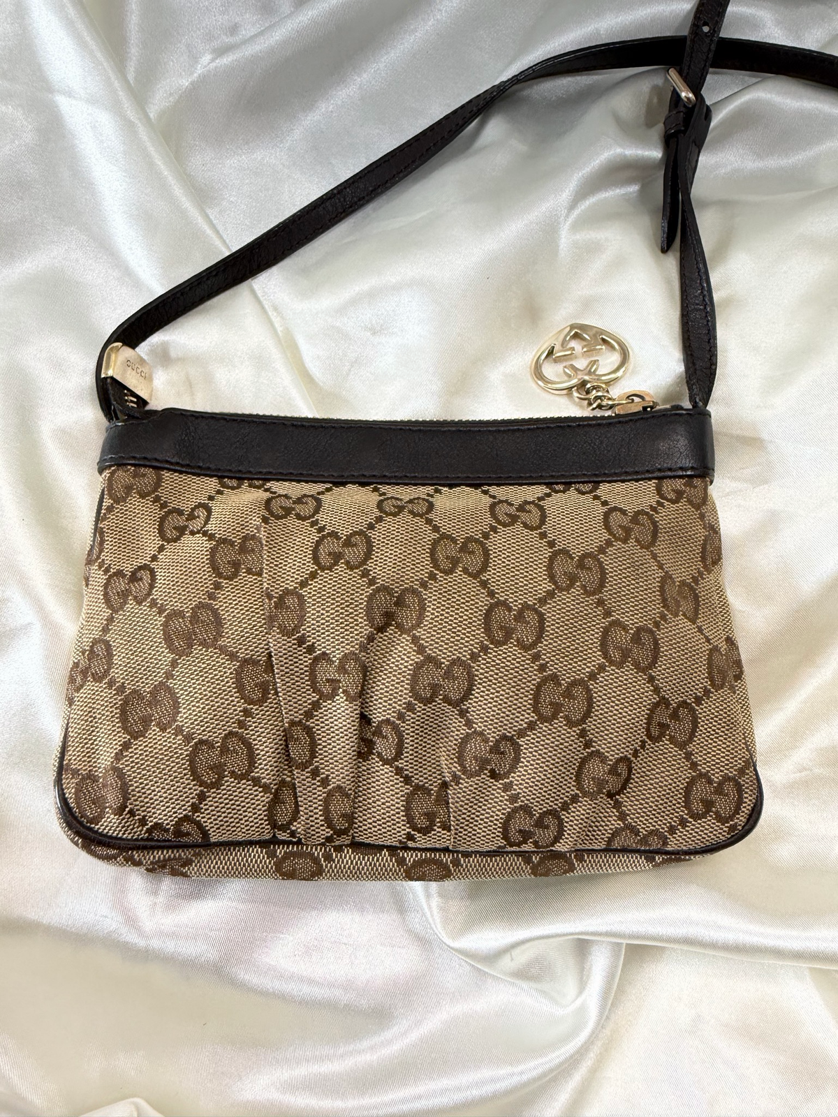 Gucci Lovely Heart Pochette Crossbody Sling