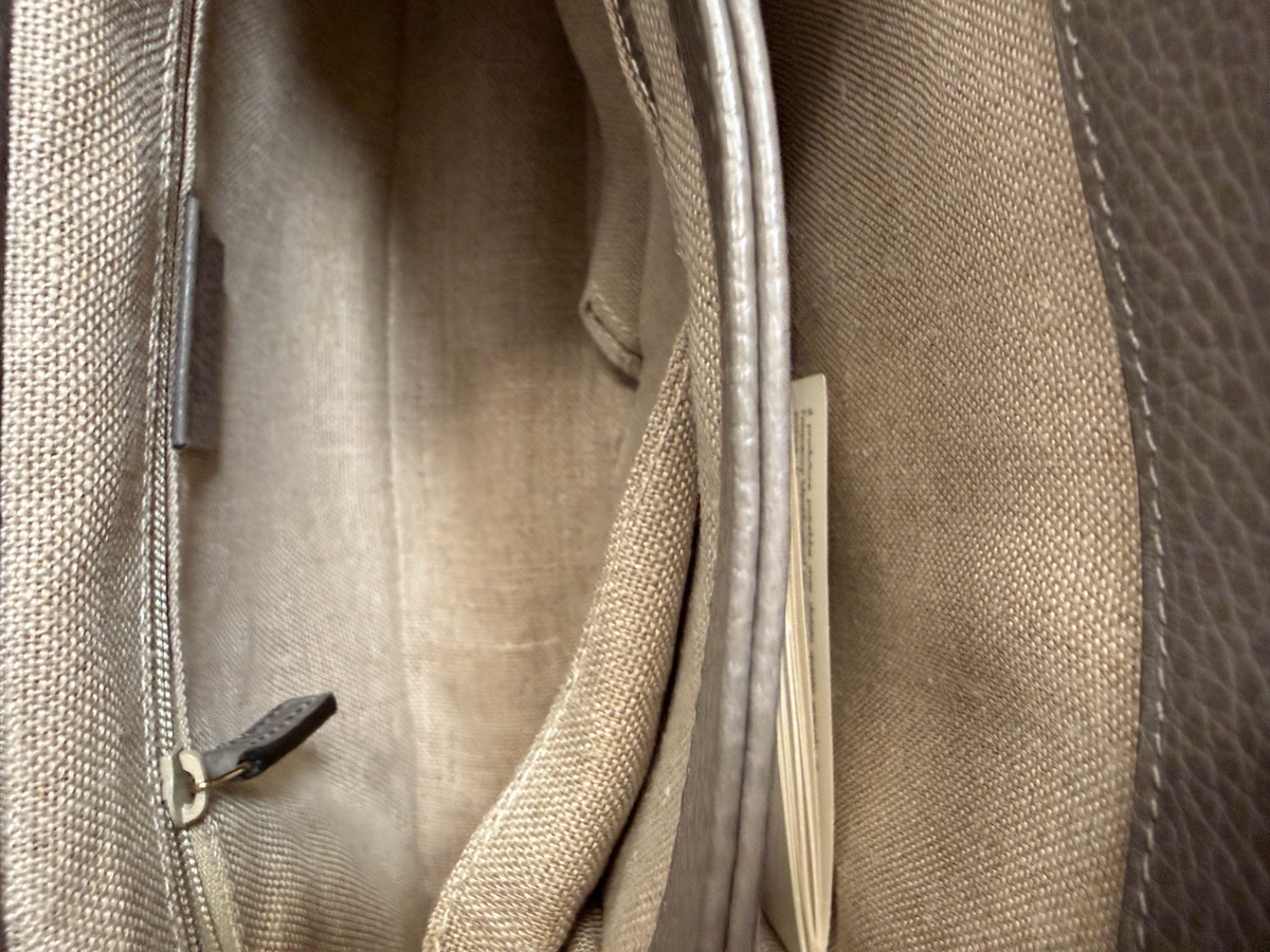 Gucci Dollar Interlocking Pebbled Leather in Gray