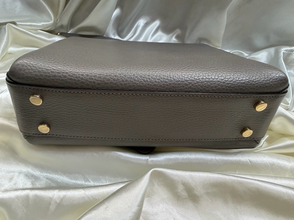Gucci Dollar Interlocking Pebbled Leather in Gray