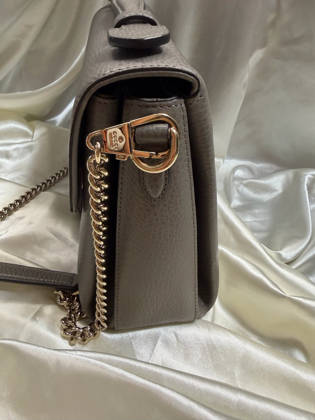 Gucci Dollar Interlocking Pebbled Leather in Gray