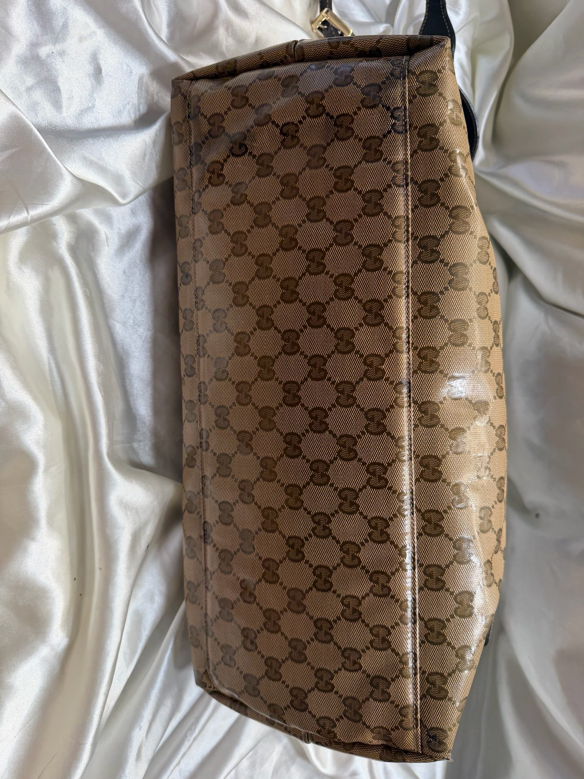 Gucci Monogram Imprime Supreme Messenger Flap Crossbody