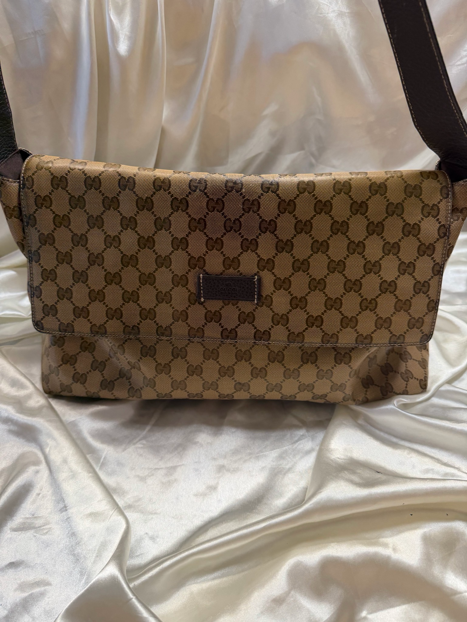 Gucci Monogram Imprime Supreme Messenger Flap Crossbody