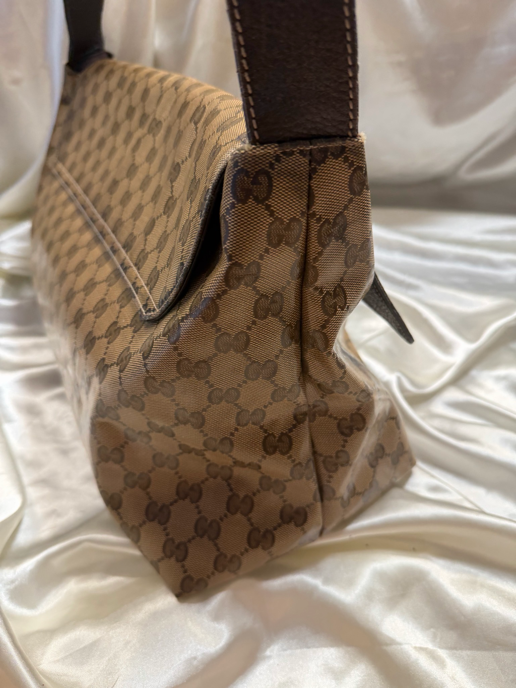 Gucci Monogram Imprime Supreme Messenger Flap Crossbody