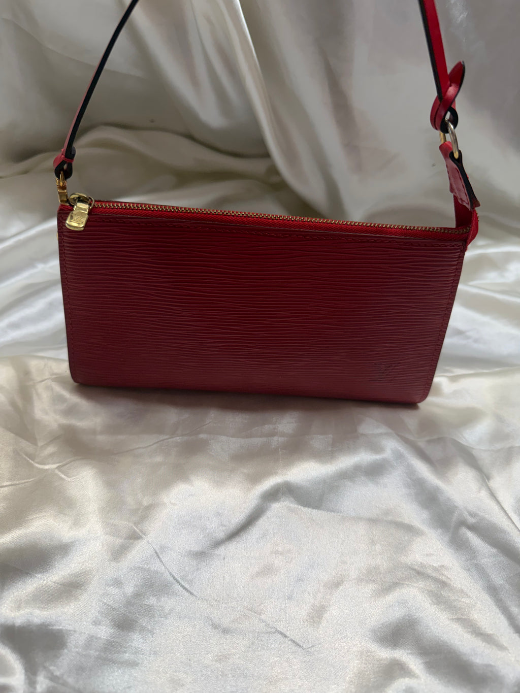 Louis Vuitton Pochette Accesories Hobo Shoulder Bag in Red