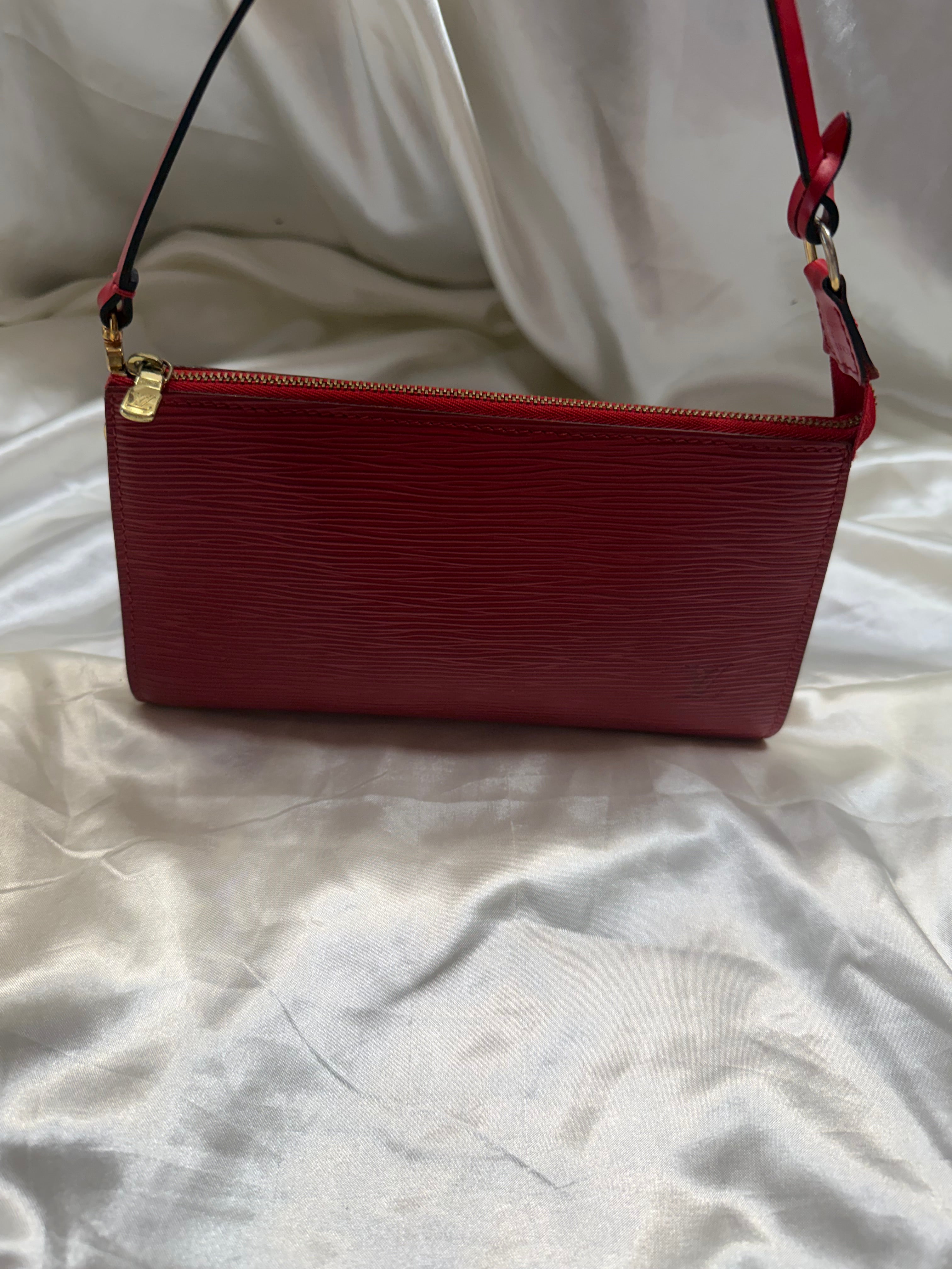 Louis Vuitton Pochette Accesories Hobo Shoulder Bag in Red