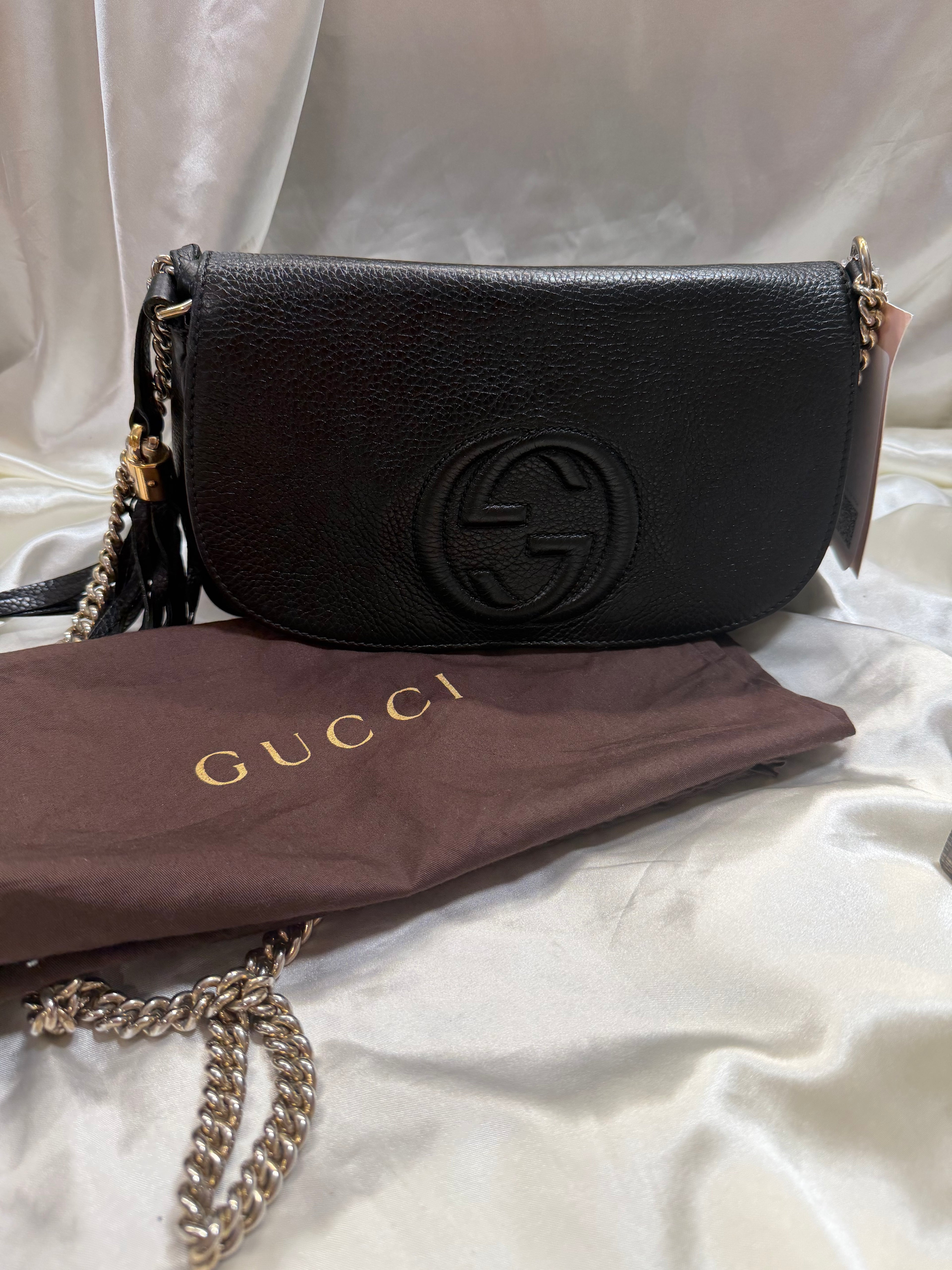 Gucci Pebbled Leather Soho Flap Medium Crossbody in Black