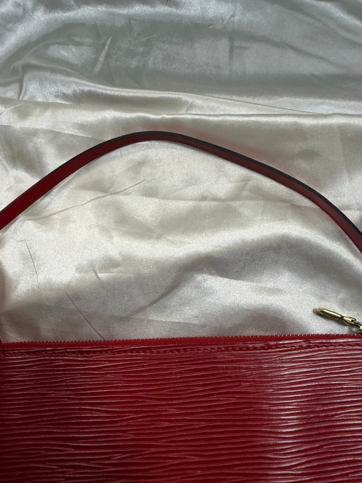 Louis Vuitton Pochette Accesories Hobo Shoulder Bag in Red