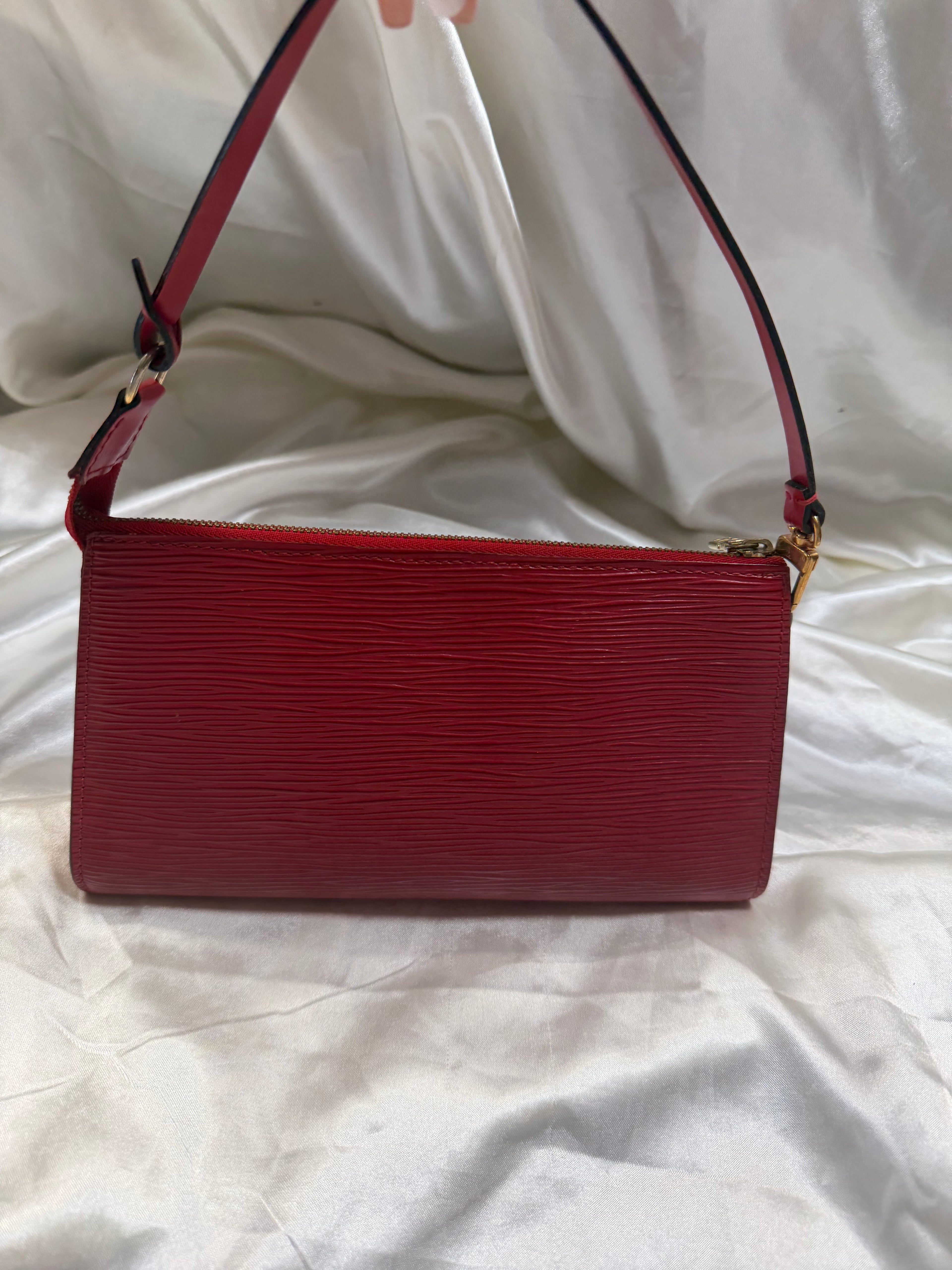 Louis Vuitton Pochette Accesories Hobo Shoulder Bag in Red