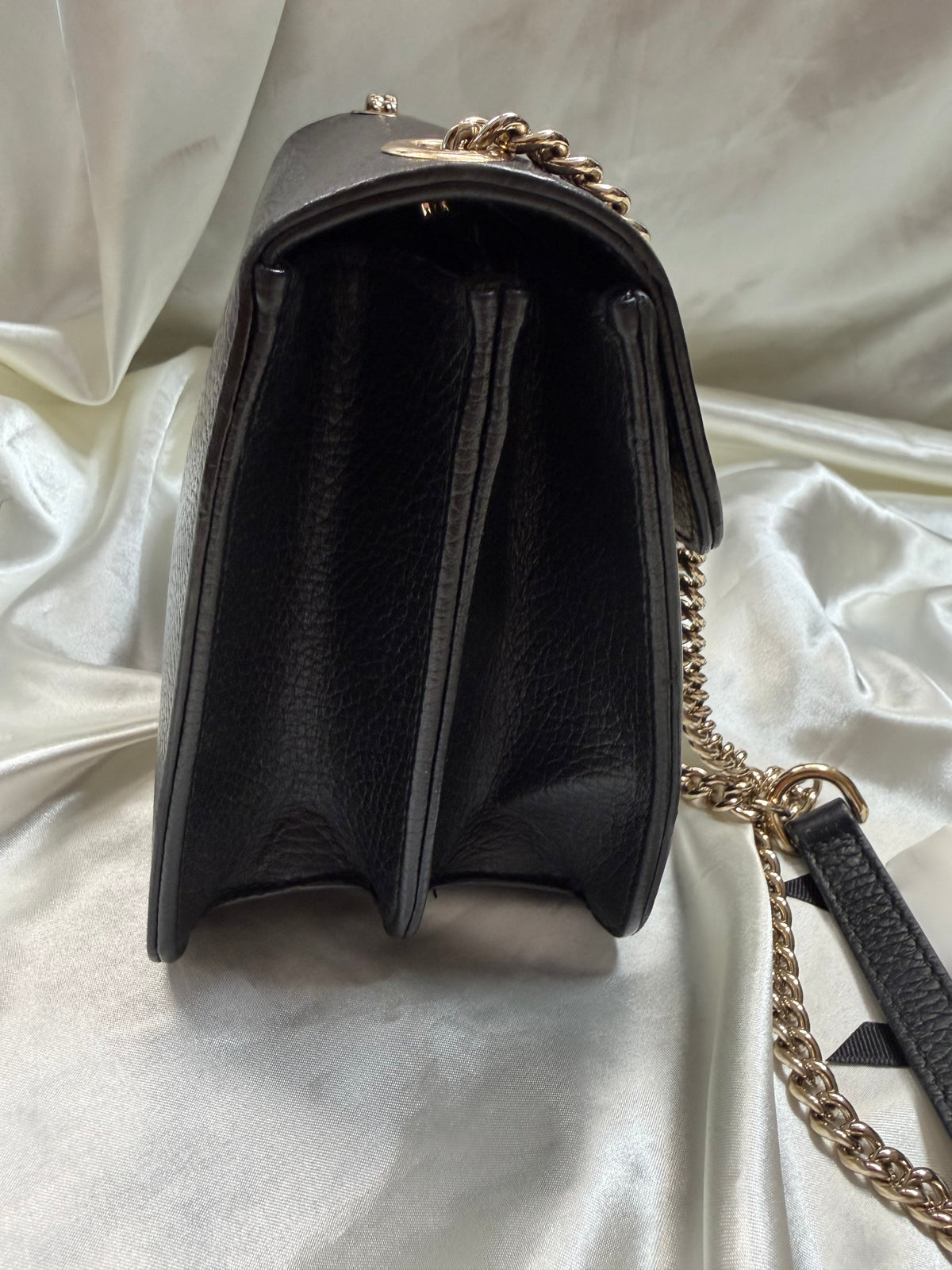 Gucci Pebbled Leather Dollar Interlocking Camera Crossbody Bag Sling