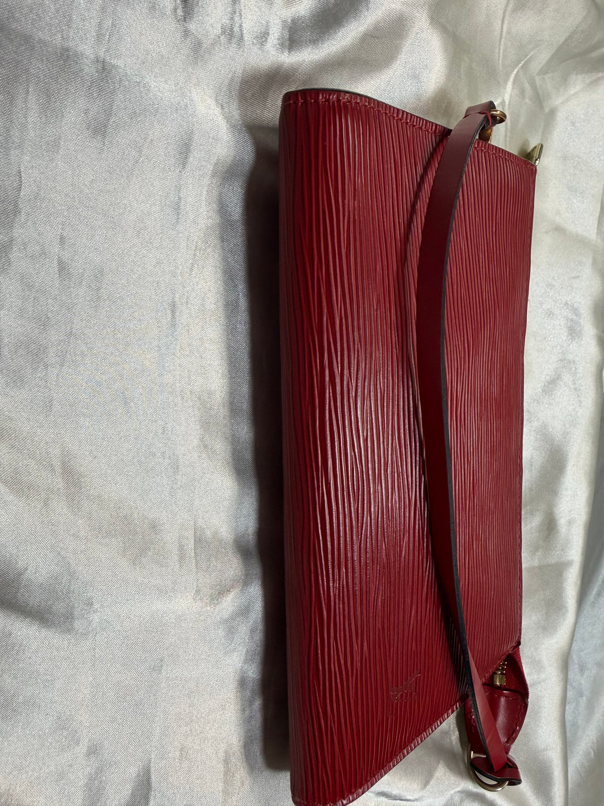Louis Vuitton Pochette Accesories Hobo Shoulder Bag in Red