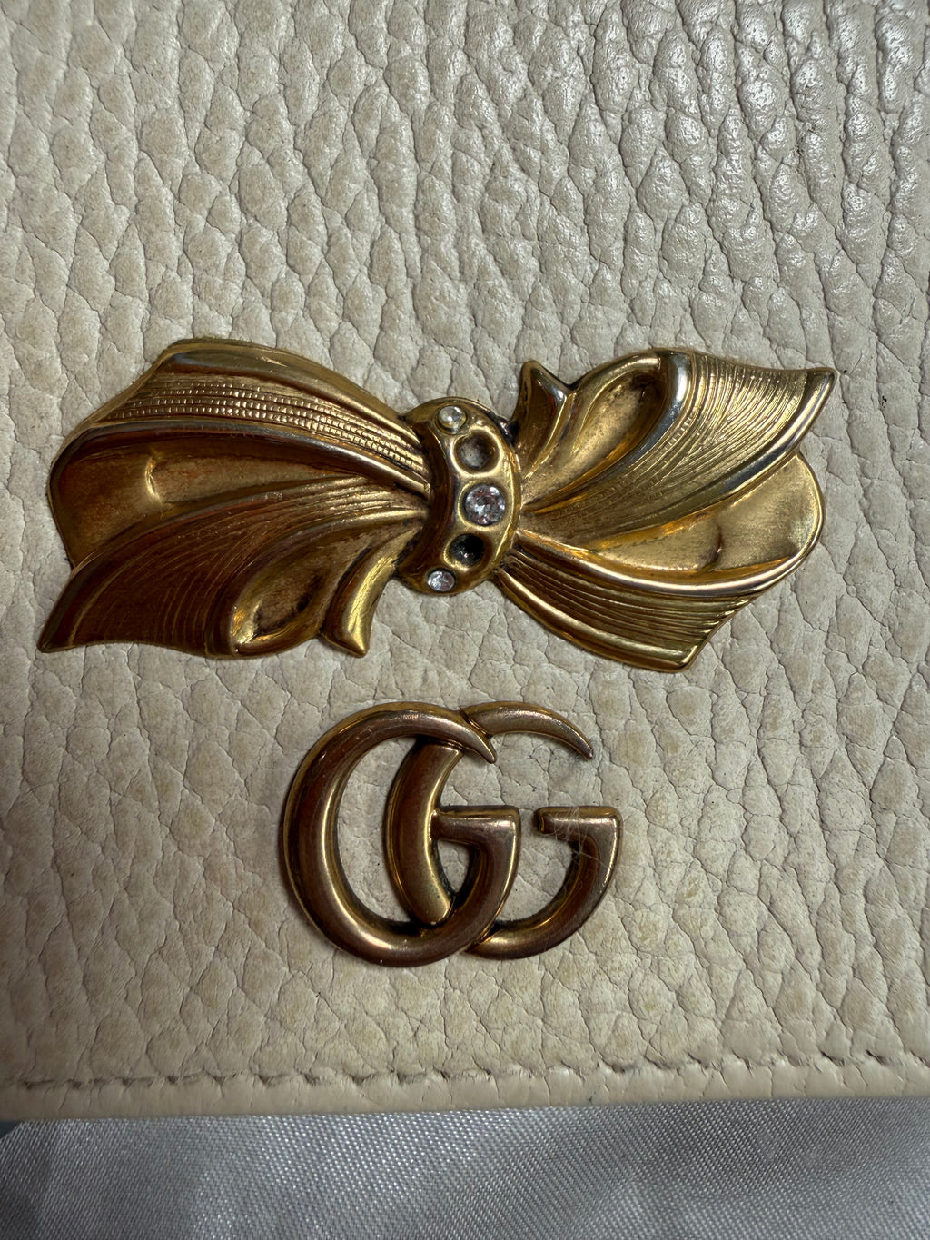 Gucci Pebbled Leather Marmont Flap Card Wallet Holder With Bow