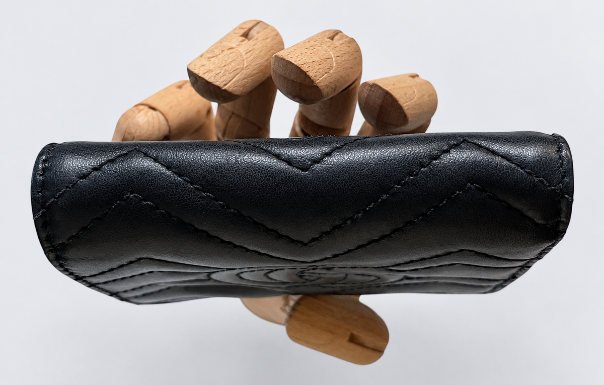 Gucci Matelassé Chevron Wallet in Black