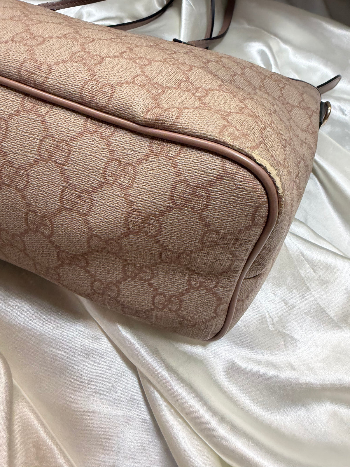 Gucci Monogram Supreme Zipper Tote Medium Shoulder Bag