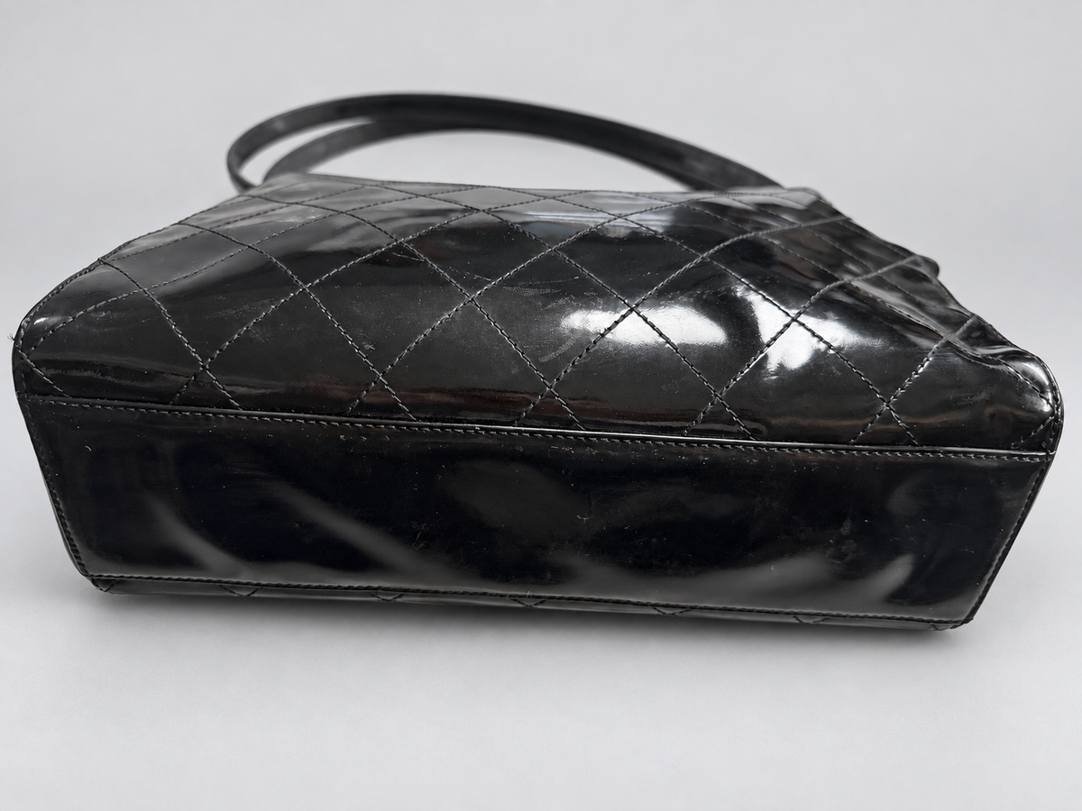 Chanel Quilted Vintage Patent Hobo Shoulder Bag