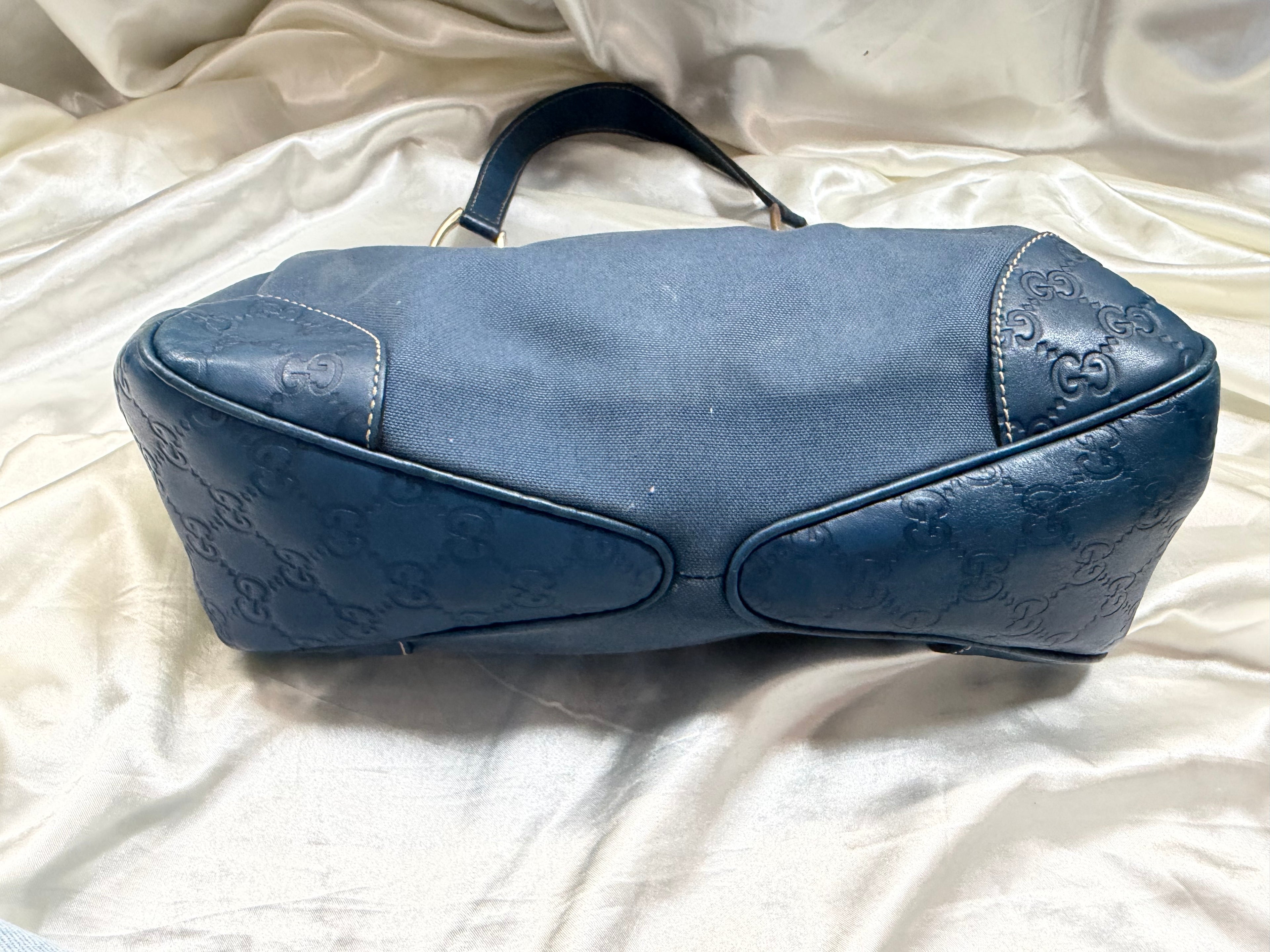 Gucci Signature Colbert Hobo Shoulder