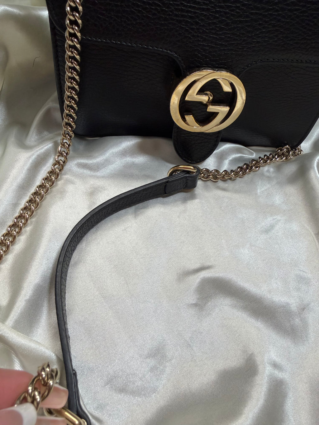 Gucci Pebbled Leather Dollar Interlocking Camera Crossbody Bag Sling