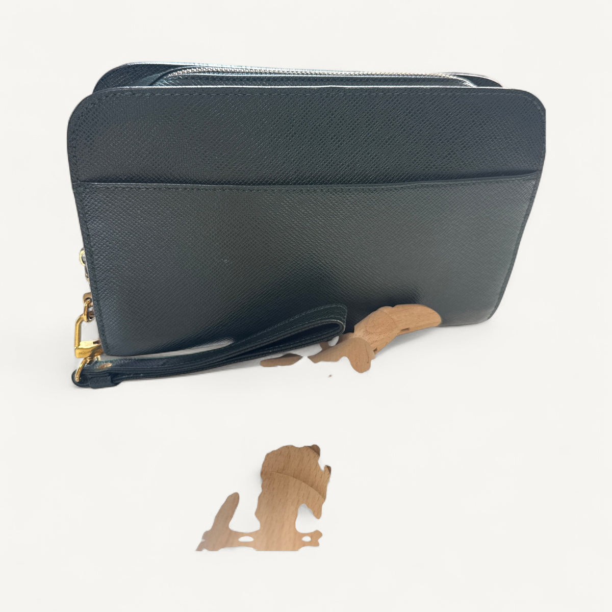 Louis Vuitton Taiga Clutch in Green