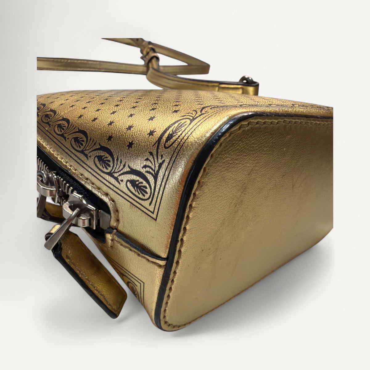 Gucci Sega Stars Metallic Gold in Gold
