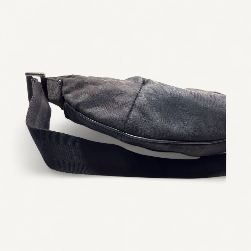 Gucci Crescent Messenger Sling in Black