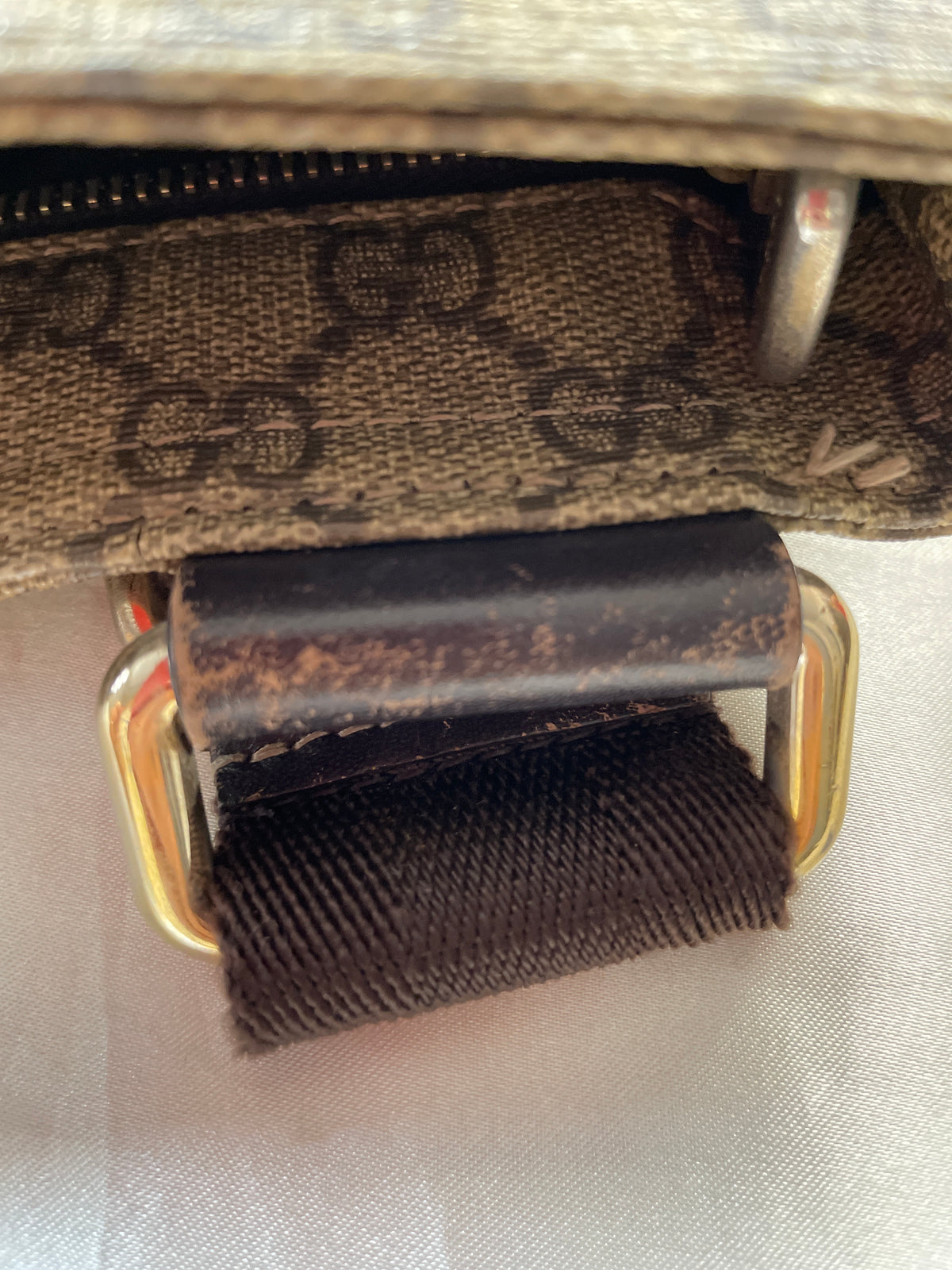 Gucci GG Supreme Crossbody in Brown