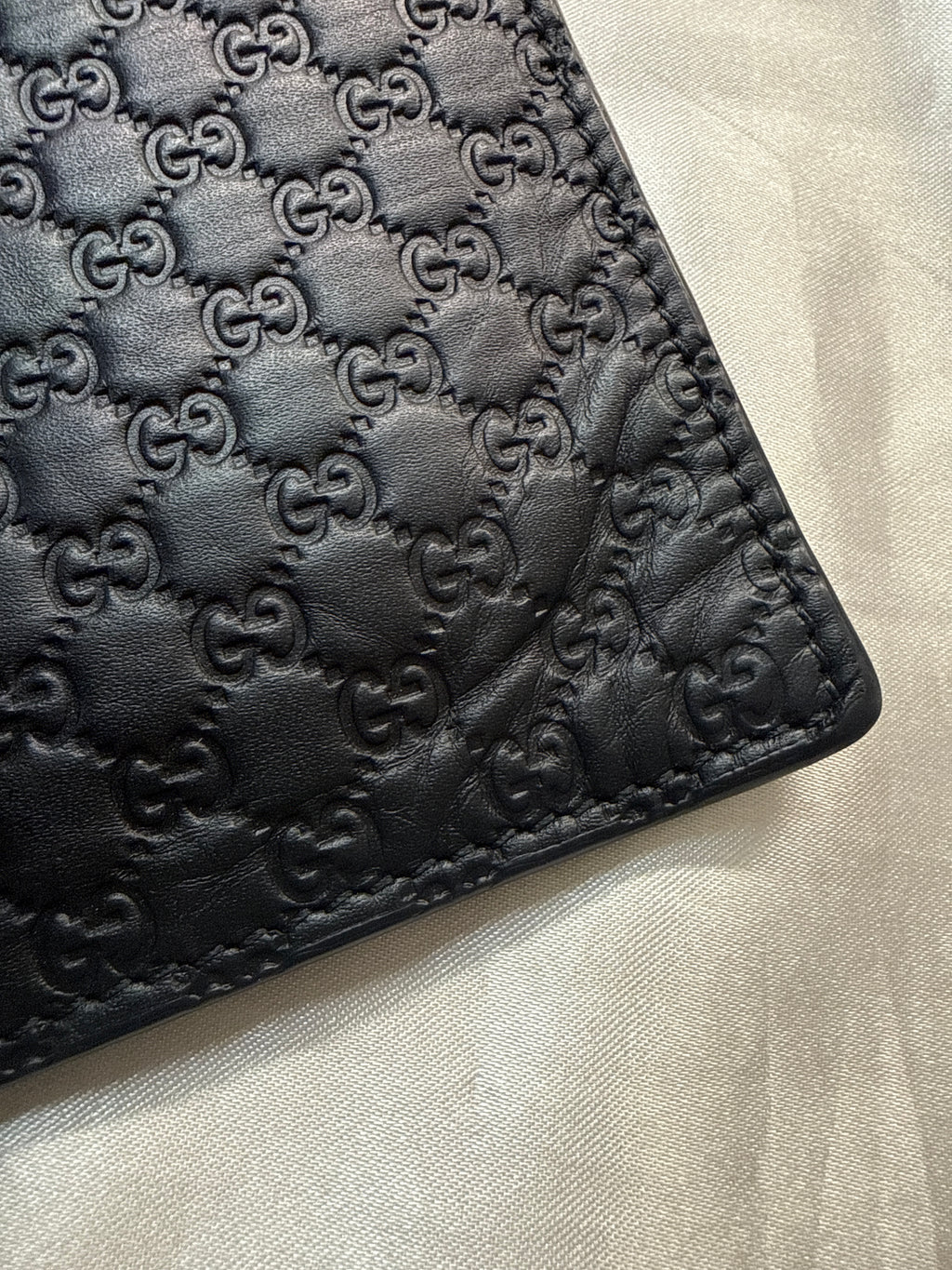 Gucci Microguccissima Clutch in Black