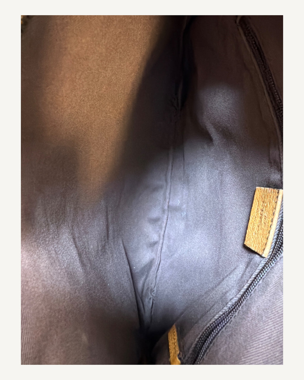 Gucci Flat Messenger Zipper Crossbody Messenger Bag in Pink