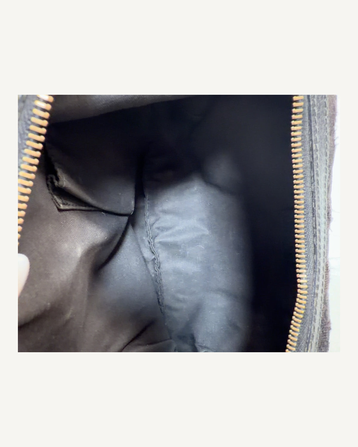 Gucci Crescent Messenger Sling in Black