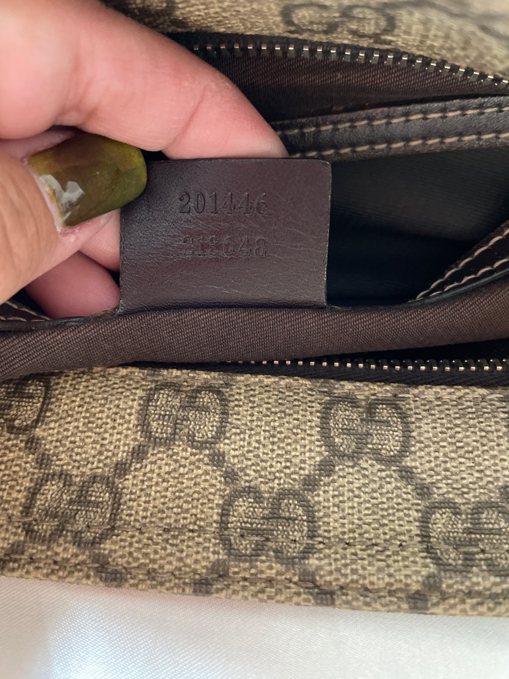 Gucci GG Supreme Crossbody in Brown