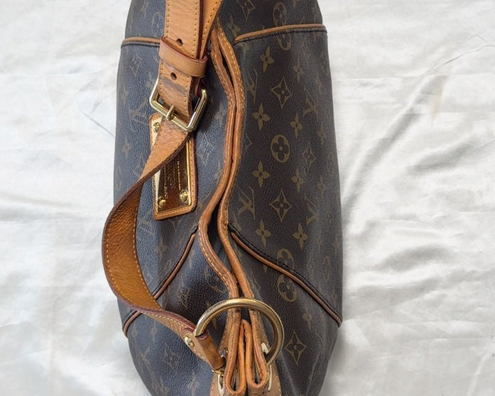 Louis Vuitton Monogram Galliera Canvas Shoulder Bag in Brown