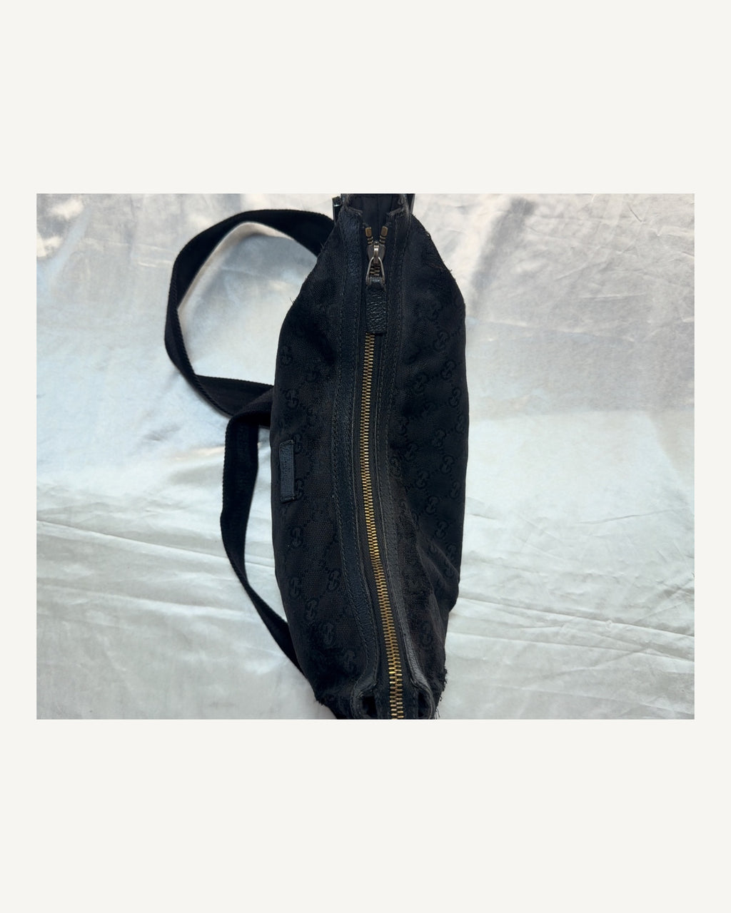 Gucci Crescent Messenger Sling in Black