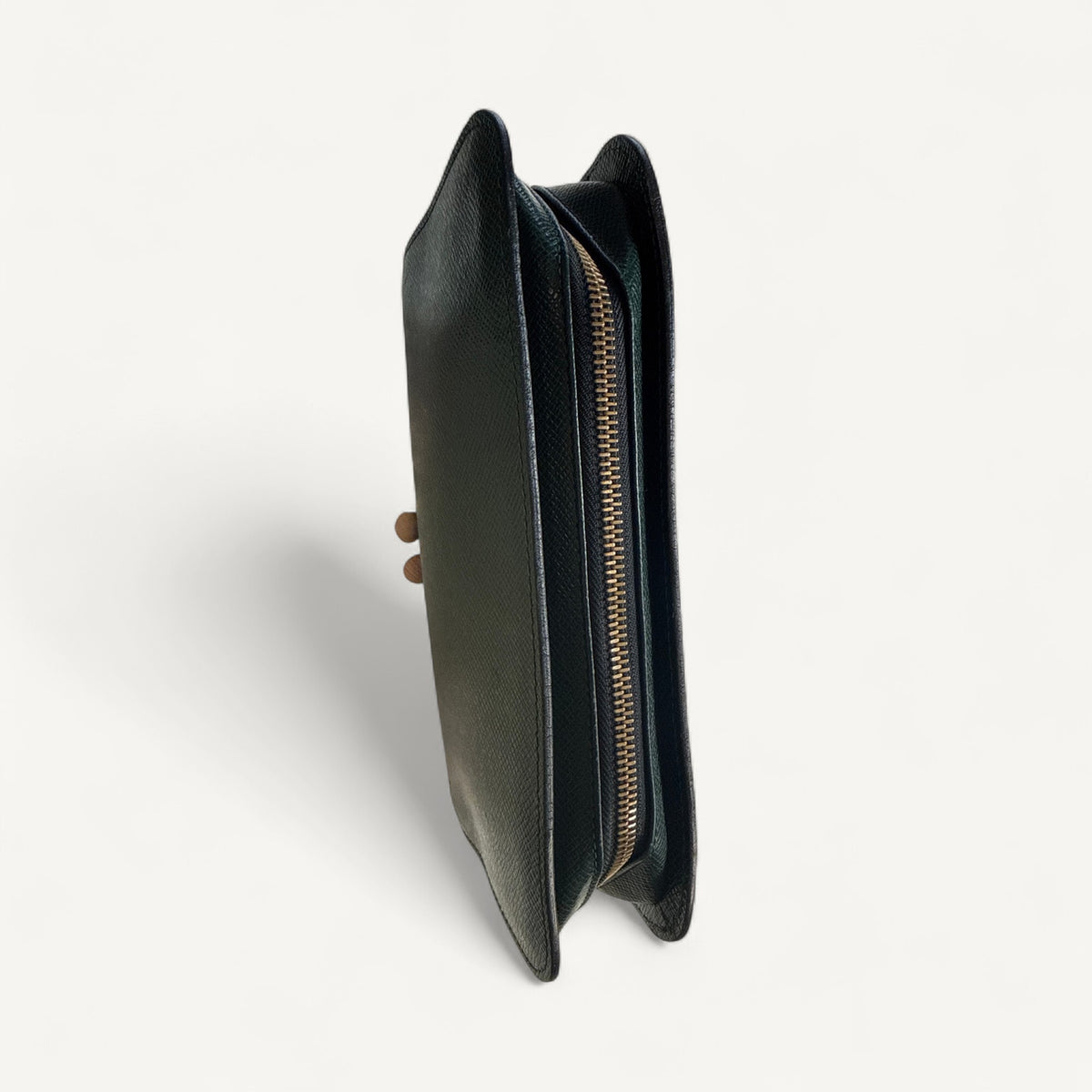 Louis Vuitton Taiga Clutch in Green