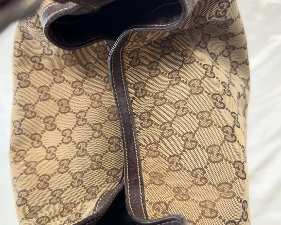 Gucci GG Canvas Wave Horsebit Hobo in Brown